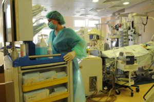 Su koronavirusu kovojame jau pusmetį: su košmariška realybe susidūrę specialistai atskleidė, kokias pamokas išmokome