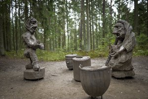 Juodkrantės Raganų kalno skulptūros – atnaujinamos ir prakalbinamos