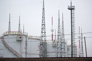 Baltarusija pradėjo derybas dėl apsirūpinimo rusiška nafta 2021-aisiais