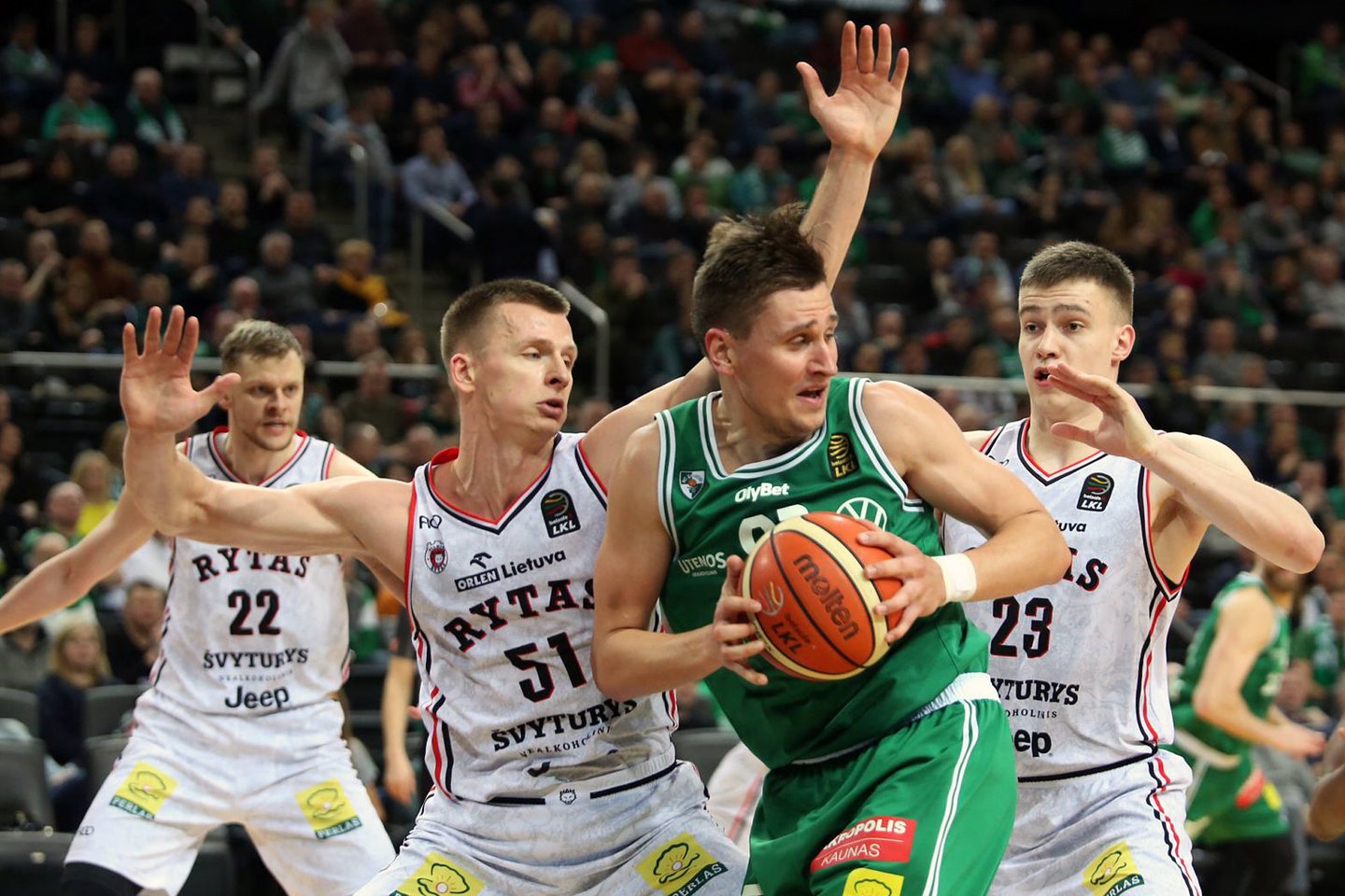 LKL tinkamai nesureagavo jau pavasarį, kai vos prasidėjus pandemijai pirmoji Europoje pranešė, kad baigia sezoną, ir paskelbė nugalėtojus. Skubėdama lyg išdegusi akis, LKL sudegino tiltus ir atėmė iš savęs galimybę pratęsti turnyrą epidemiologinei padėčiai pagerėjus.<br>M.Patašiaus nuotr.