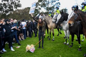 Australijoje suimti dešimtys protestuotojų prieš karantiną 