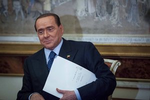 COVID-19 kamuojamas S. Berlusconi gerai reaguoja į gydymą