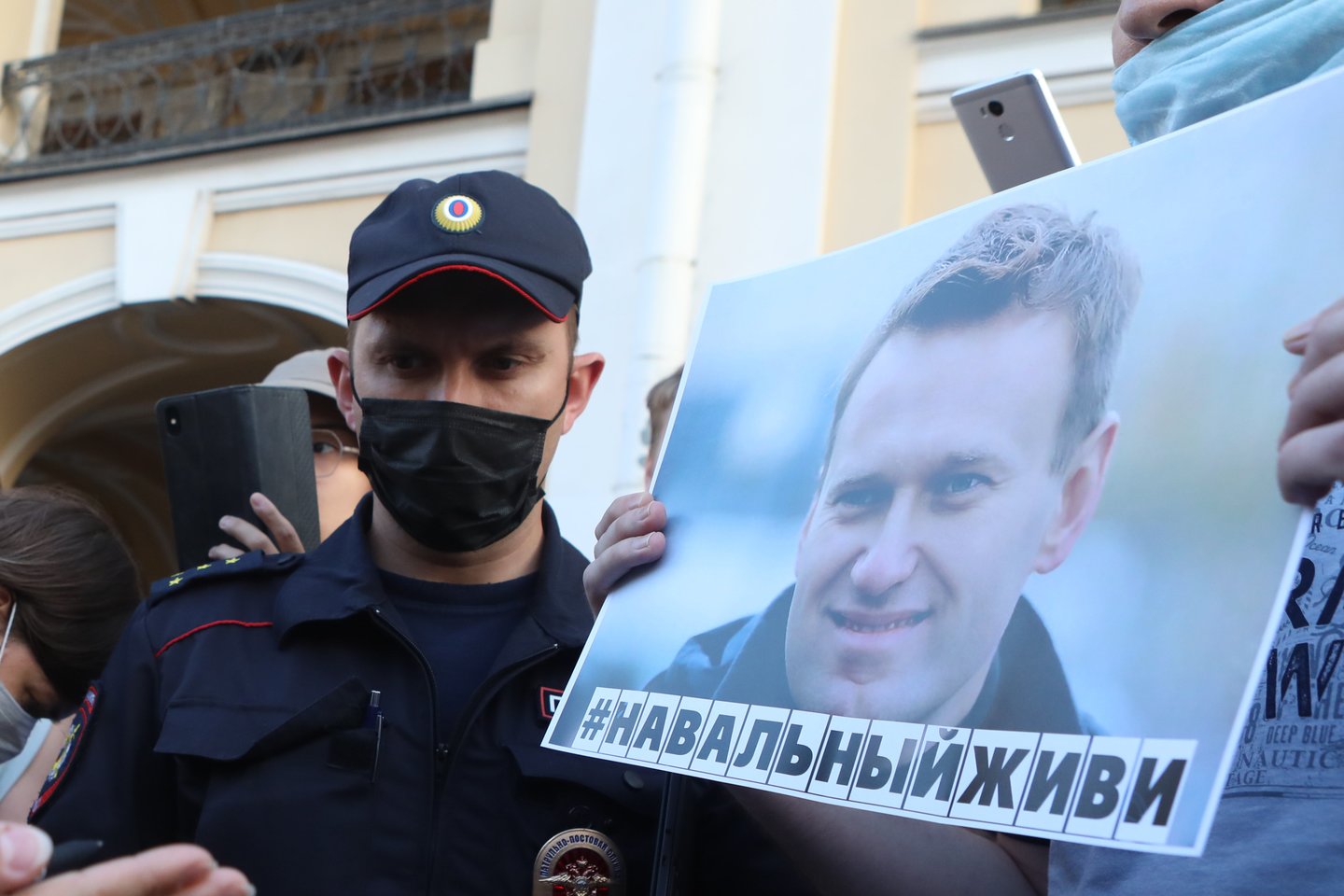 ​Jungtinė Karalystė sekmadienį pareiškė, kad Rusija turi atsakyti į „virtinę labai rimtų klausimų“ apie opozicijos lyderio Aleksejaus Navalno apnuodijimą, leisdama suprasti mananti, kad prie šio rezonansinio incidento tam tikru būdu galėjo prisidėti rusų valdžia.<br>TASS/Scanpix nuotr.