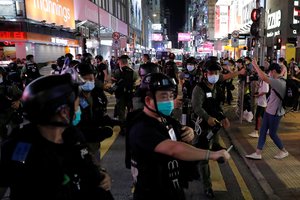 Honkongo policija per protestus prieš rinkimų atidėjimą sulaikė apie 90 žmonių