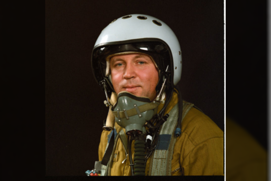 1990 m. Italijoje per aviacijos šventę parodomojo skrydžio naikintuvu „Su 27“ metu žuvo pirmasis lietuvis kosmonautas bandytojas Rimantas Antanas Stankevičius (46 m.). Palaidotas Kaune Aukštųjų Šančių karių kapinėse.