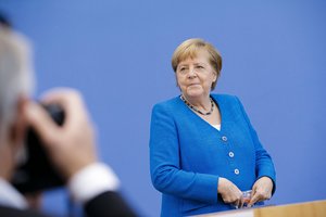 A. Merkel neatmeta, kad A. Navalno apnuodijimas paveiks „Nord Stream 2“