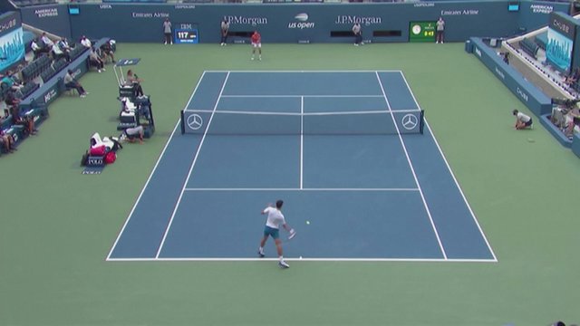 Kamuoliuką linijos teisėjai į kaklą pataikęs N. Džokovičius pašalintas iš „US Open“ turnyro