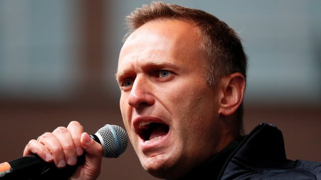 Vokietijos medikai: A. Navalnas pabudo iš komos