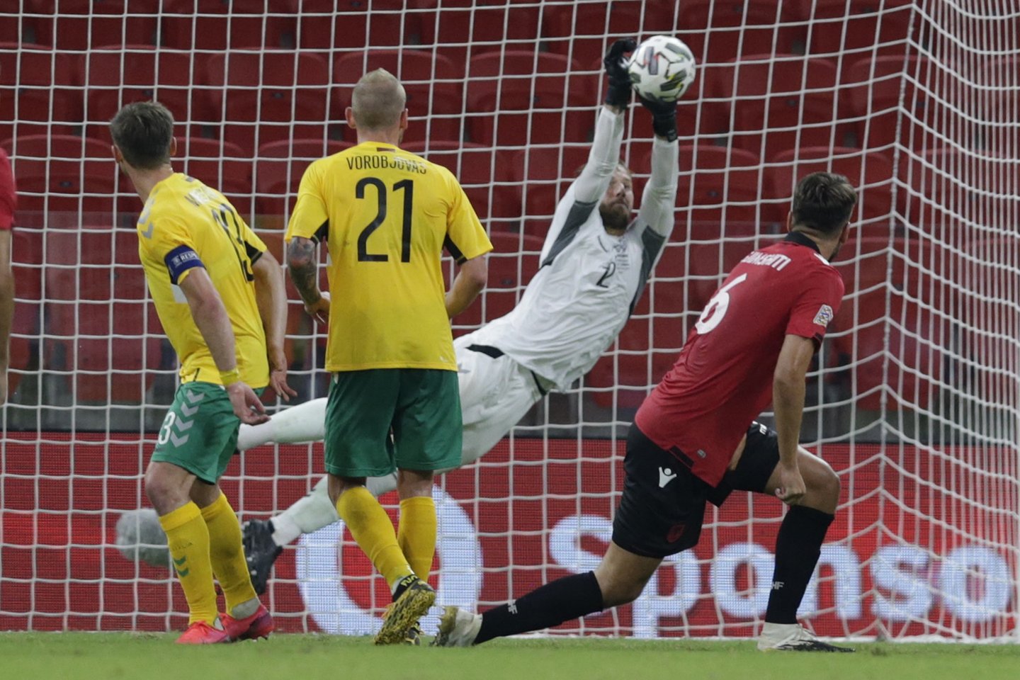 Vartininkas Tomas Švedkauskas atrėmė visus smūgius.<br> Reuters/Scanpix nuotr.