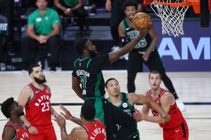 Po galingo „Celtics“ spyrio NBA čempionų sostas slysta iš „Raptors“ rankų