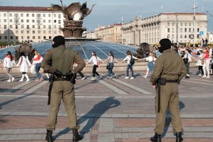 Rusų „žalieji žmogeliukai“ jau Minske? Žmonėms kelia nerimą besaikis pareigūnų be uniformų smurtas