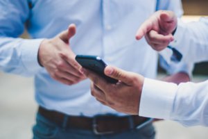 Ar jūsų išmanusis telefonas jus seka? Yra būdas, kaip tai sužinoti