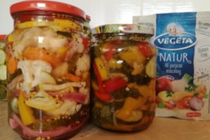 Saldžiarūgštės marinuotos daržovės: ilgai neužtruksite, o rezultatas džiugins visą žiemą