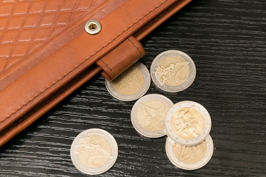 Vienos dirbtos valandos darbo sąnaudos įmonėse padidėjo 12,4 proc.