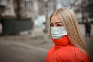 Nusipirkti kaukių norėjusi vilnietė apsigalvojo išvydusi, ką su jomis daro vaistininkė