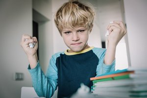 Agresyvus vaikas: kaip elgtis tėvams, jei vienas iš vaiko bendraklasių mušasi