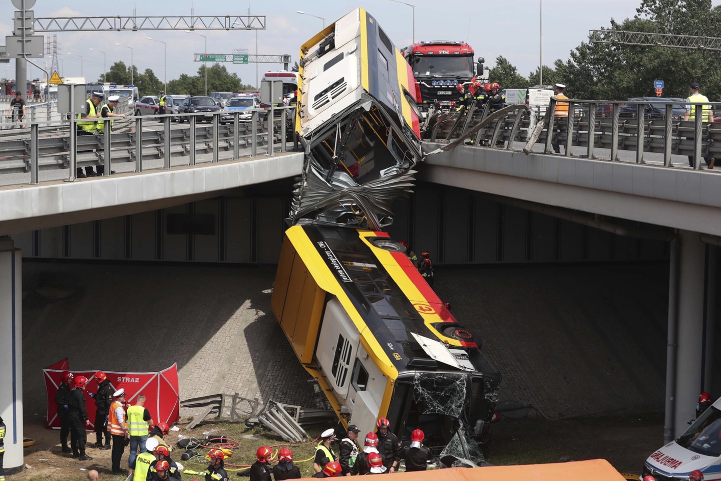 Birželio pabaigoje Varšuvoje nuo viaduko nukritus autobusui visoje Lenkijoje buvo sustiprinta autobusų vairuotojų blaivumo kontrolė, tačiau šių sukontroliuoti ir toliau nepavyksta.