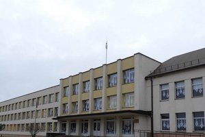 Koronavirusas vis labiau krečia ugdymo įstaigas: Rokiškio rajone laikinai uždaroma mokykla