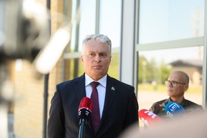 Į mokyklas vaikams tektų kulniuoti anksčiau: G. Nausėda siūlo ankstinti priešmokyklinį ir pradinį ugdymą