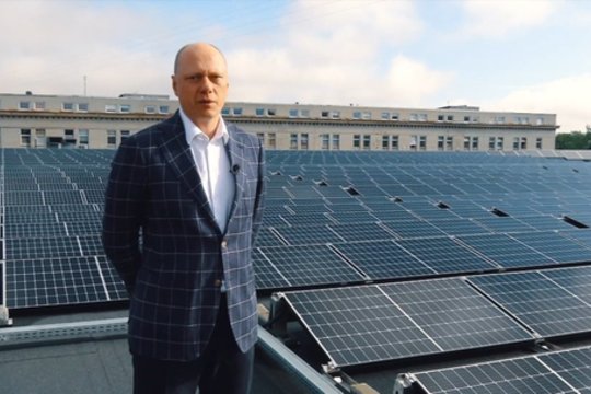 Vieno stogo istorija: po investicijų į saulės elektrinę, įmonė jau skaičiuoja naudą