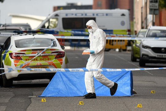 Jungtinėje Karalystė prieš teismą stojo įtariamasis dėl savaitgalio išpuolių Birmingame