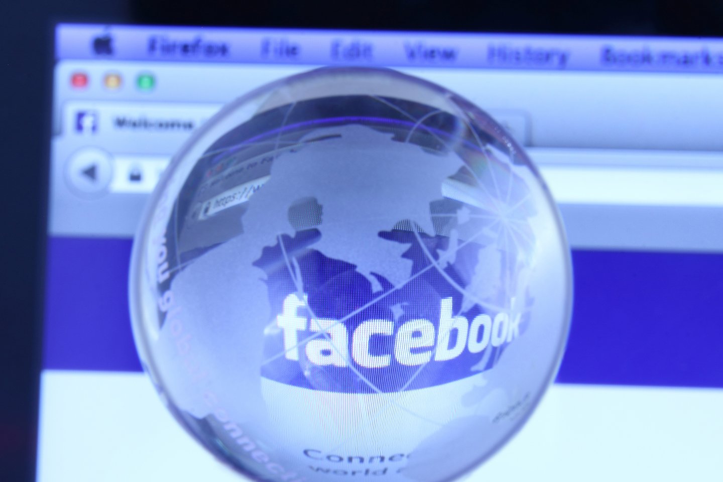 Airijos duomenų apsaugos komisija (DPC) pareikalavo „Facebook“ nutraukti Europos vartotojų duomenų perdavimą į Jungtines Valstijas.