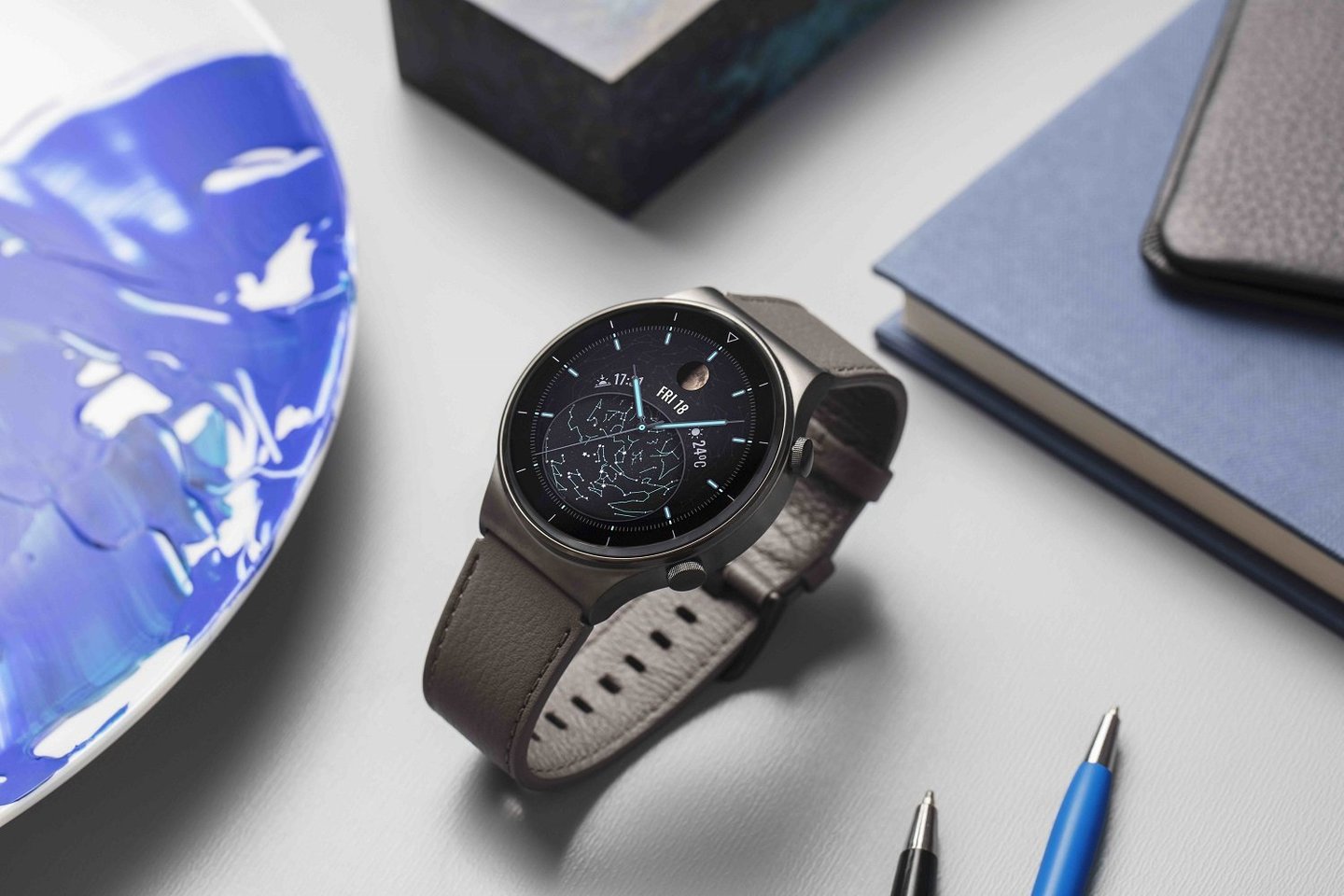 „Huawei Watch GT 2 Pro“ vartotojams žada daugiau nei 100 treniruočių režimų ir profesionalias sporto duomenų sekimo bei skaičiavimo programas.<br> „Huawei“ nuotr.