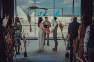 Susituokti jau galima ir Vilniaus oro uoste: skelbia sąlygas