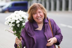 ES diplomatai vėl lankėsi S. Aleksijevič bute Minske