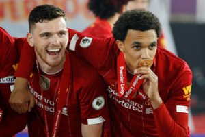 Praėjusiame sezone su „Liverpool“ triumfavęs T. Alexanderis-Arnoldas: „Pakartoti sėkmę nebus lengva“