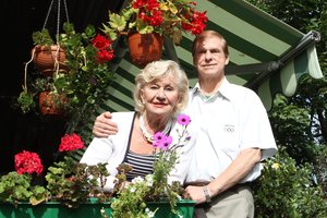 85-erių Jūratė Norvaišienė prisiminė pažintį su vyru: „Buvo populiarus tarp panų – būriais jį supo“