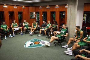 „Žalgirio“ krepšininkai sirgaliams prisistatė ne kaip visada – šalia nebuvo nė vieno aistruolio