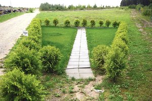 Kapinių prižiūrėtojai nežino, ar šienauti palaikus: tai daryti nejauku