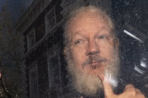 „WikiLeaks“ įkūrėjo teismas žmones padalijo į dvi stovyklas: brėžiama riba tarp išdavystės ir žodžio laisvės