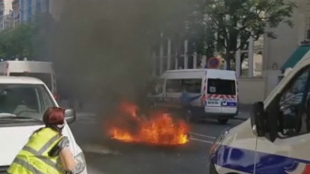 „Geltonosios liemenės“ grįžo į gatves: Paryžiuje prasiveržė smurtas