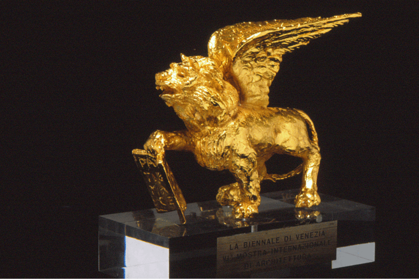 Venecijos kino festivalio simbolis - sparnuotas liūtas.