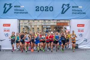Startavo „Vilniaus maratono“ antroji diena – į trasą jau išbėgo ilgiausios distancijos dalyviai