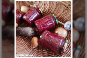 Burokėlių mišrainė su česnakais – žiemą džiaugsitės kiekvienu stiklainiu