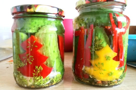 Traškių agurkėlių marinatas tiks ir pomidorams: receptas, kuriuo norisi dalintis