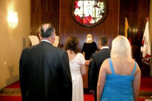 Virusas trukdo meilės reikalus: santuokas su užsieniečiais vis tenka atidėti