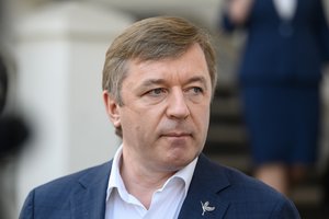 FNTT bylą dėl greitųjų testų sukritikavęs R. Karbauskis pasidžiaugė, kad brangiau pirkti testai bent jau veikia