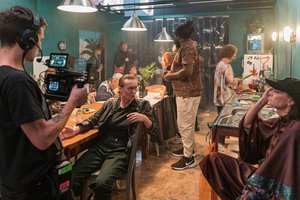 Į scenas grįžtantys teatrai išbando naujus formatus