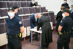 Ant teisėjų stalo grįžusiai Sausio 13-osios bylai – per ankšta teismo salė