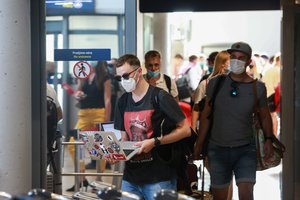 NVSC apie sušvelnintą tvarką atvykusiems iš užsienio: taikys 10-ies dienų izoliaciją