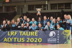 Moterų rankinio supertaurės mače – principinių varžovių akistata