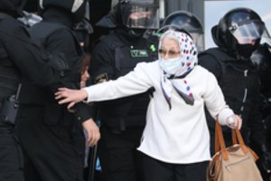 Baltarusijos VRM: jau gauta per 2 tūkst. skundų dėl teisėsaugininkų smurto