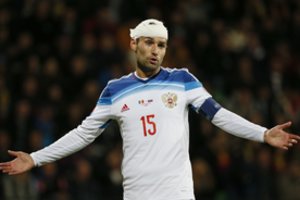 Rusijos futbolo žvaigždė prisidirbo: po smurto prieš teisėją – kaltinimai siekiu nužudyti