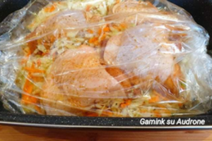 Orkaitėje kepta vištiena su kopūstais: darbo mažai, o rezultatas – puikus