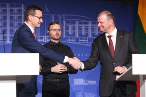 Į Vilnių atvykęs Lenkijos premjeras M. Morawieckis žarstė pagyrimus Lietuvai: pareiškė, kad pavydi šalies rodiklių