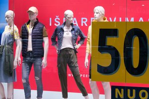 Įsisiūbuojant antrai koronaviruso bangai – prekybininkų verdiktas dėl išpardavimų: kokių šiemet galima tikėtis